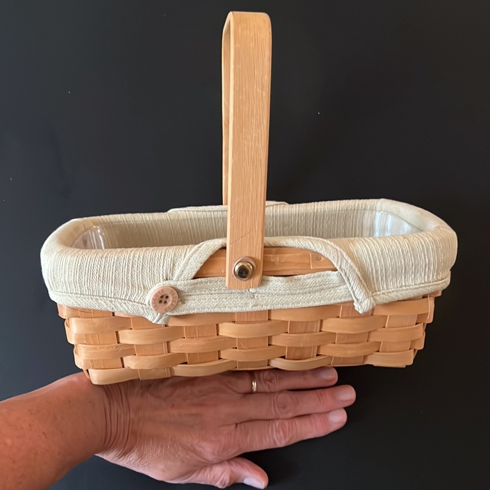 Taskets bread basket . Renaissance collection. Like new condition - Picture 2 of 4